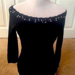 Pretty Black Off or On Shoulder Stretch Light Top